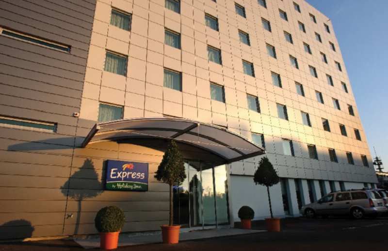 Holiday Inn Express Geneva Airport Exterior foto